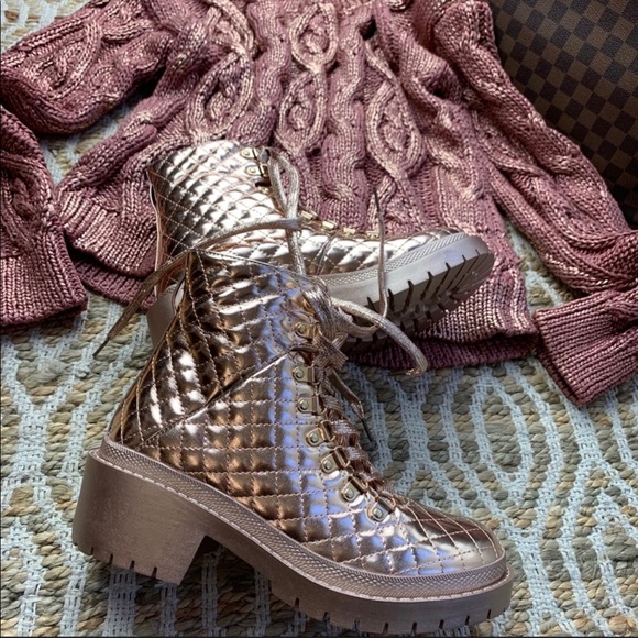 hP] CAPE ROBBIN ROSE GOLD CHUNKY QUILT LACE UP BOO - Picture 8 of 9